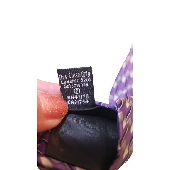 VIntage Van Heusen Mens Necktie Tie Purple Geometric 100% Silk Handmade - Picture 10 of 13